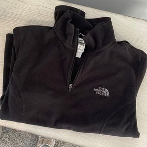The North Face women’s 1/2 zip black sized small